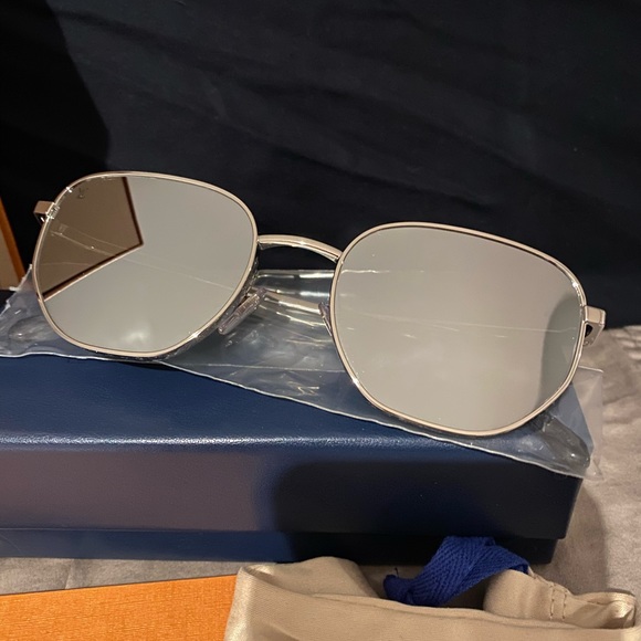 lv catch round sunglasses